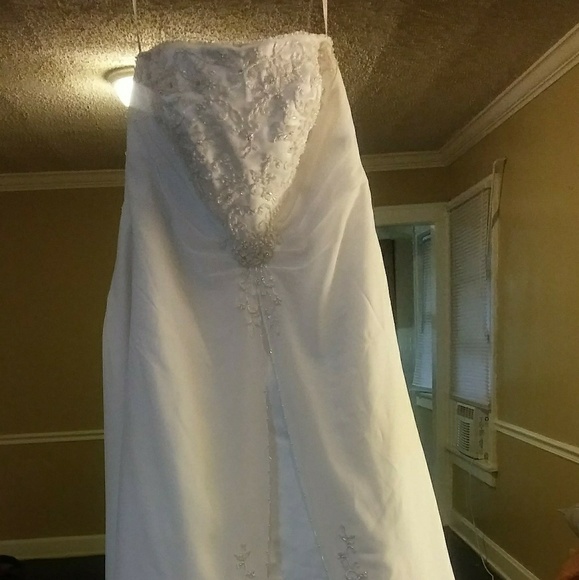 Wedding Dress - Picture 2 of 8